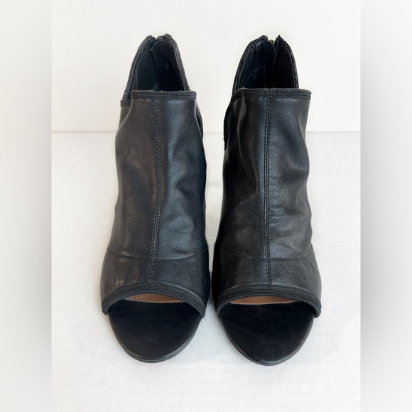 Tahari Doodle stretch black pump 3 inch heel women’s size 6 shoes - Picture 2 of 7